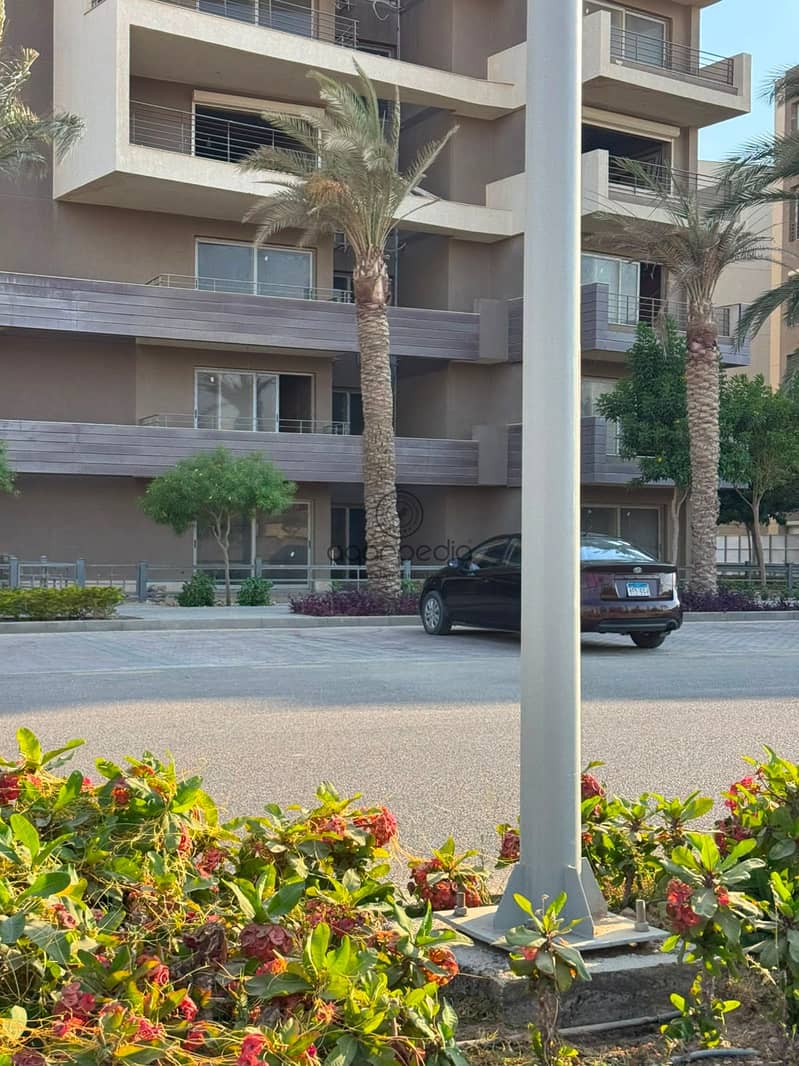 Prime Apartment for Sale in Palm Hills New Cairo Fully Finished Ready to Move with Landscape and Parking View in Premium Location - Widok 6