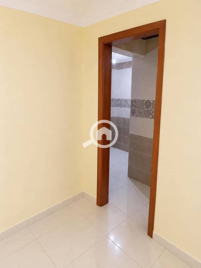 Apartment for sale in Maadi Gardens, front-facing and sea-facing view. Area: 100 sq mConsists of 2 bedrooms, reception, kitchen, bathroom, and 2 balcon – pohled 3