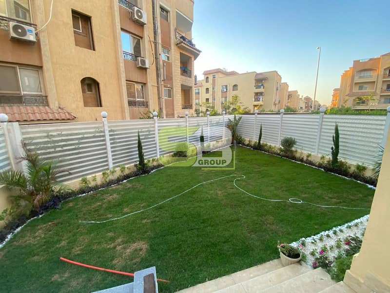 Distinctive 170 sqm apartment with a 120 sqm garden, super lux finishing inside Kompond Al-Khamail in Sheikh Zayed. – další
