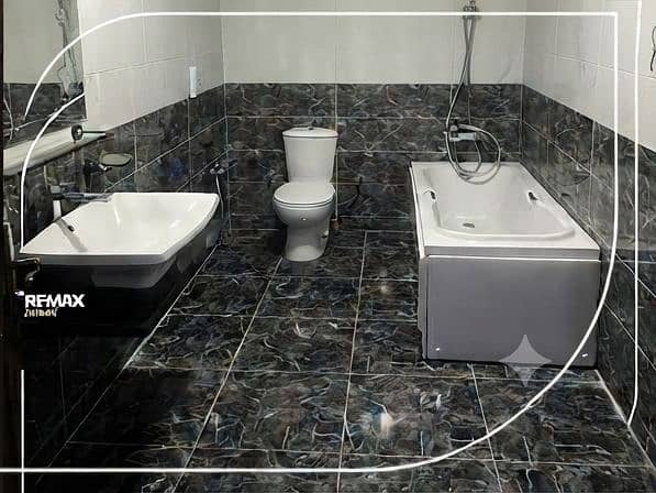 apartment for rent in District 4 El Motamayez offering generous space and a practical layout - Widok 3