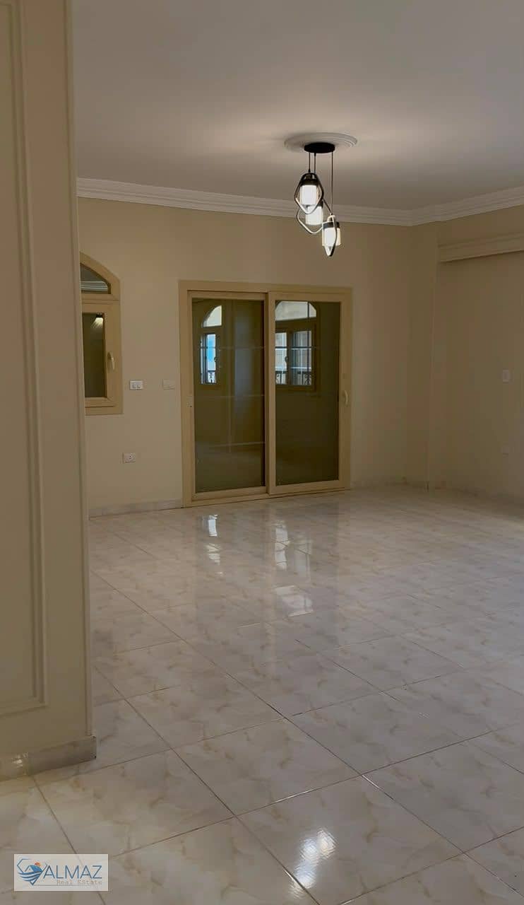 Apartment for rent in the 4th Neighborhood, First Settlement, 150 sq m, fully furnished with kitchen and chandeliers. - Widok 2