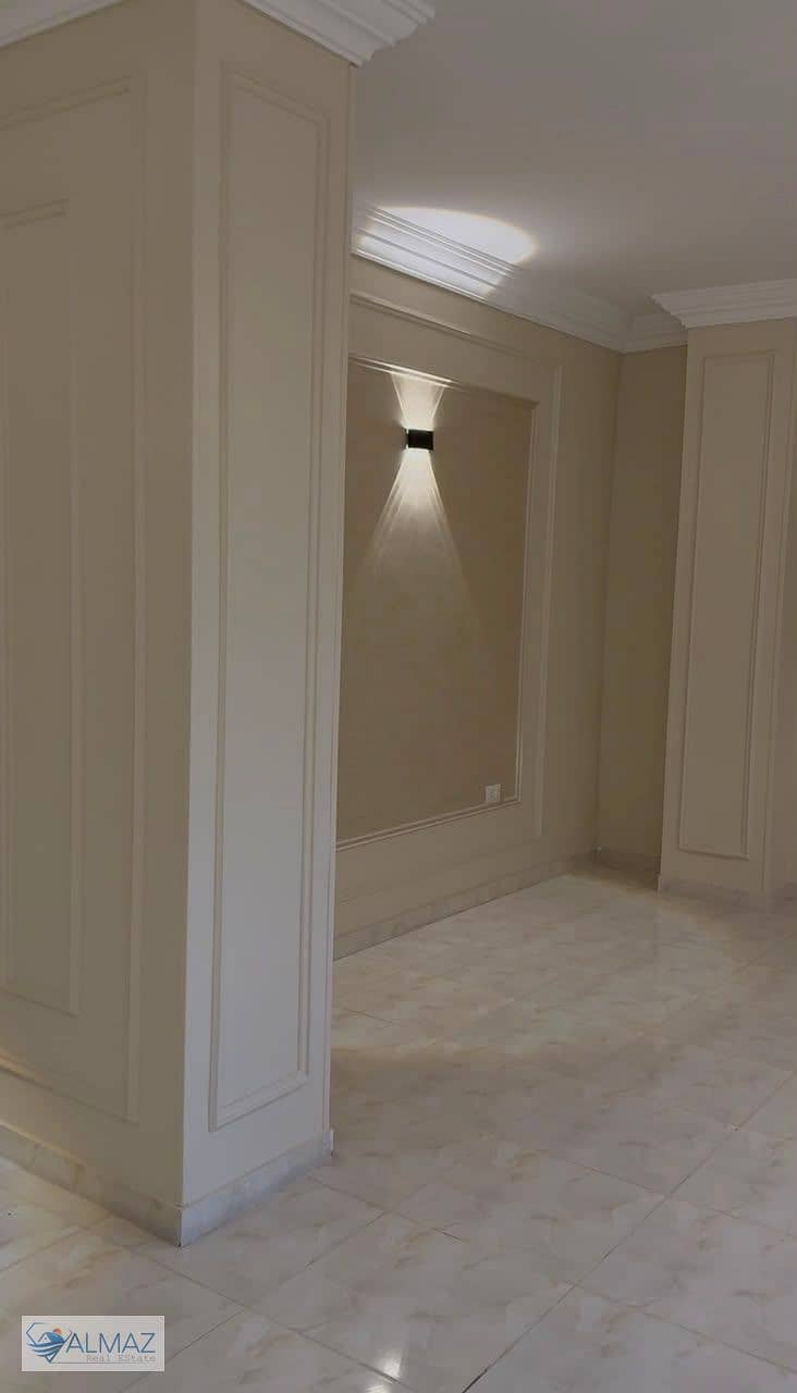 Apartment for rent in the 4th Neighborhood, First Settlement, 150 sq m, fully furnished with kitchen and chandeliers. - Widok 3