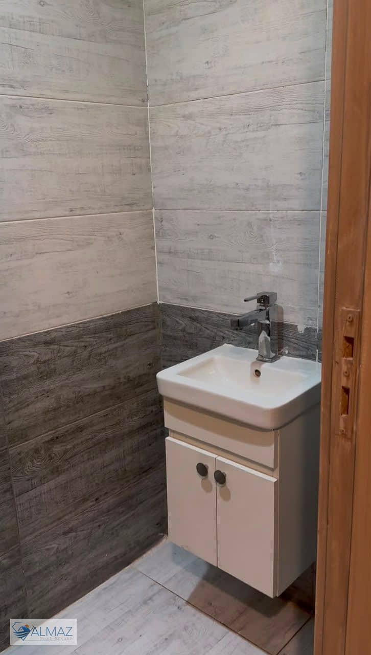 Apartment for rent in the 4th Neighborhood, First Settlement, 150 sq m, fully furnished with kitchen and chandeliers. - Widok 5