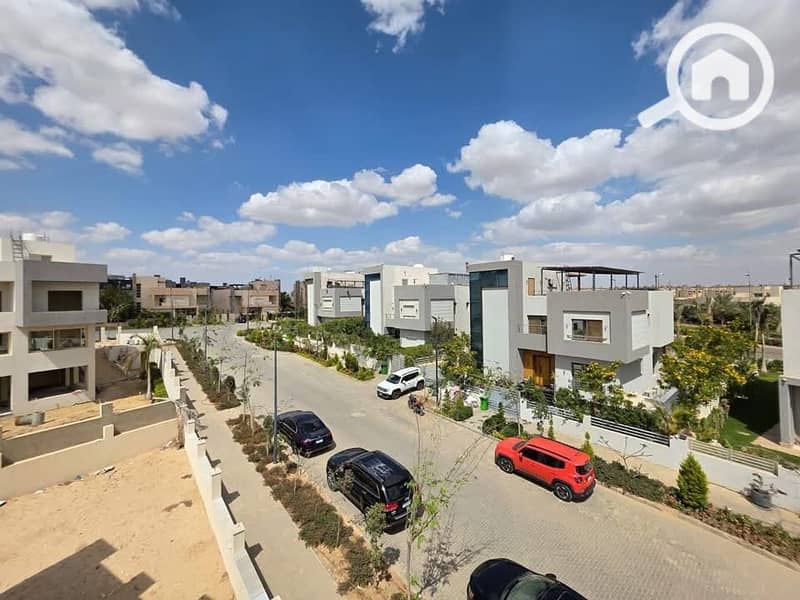 Town villa with full finishing on Dahshour connection next to October Plaza Sodic and in front of Al-Kabajy Palace - Mehr