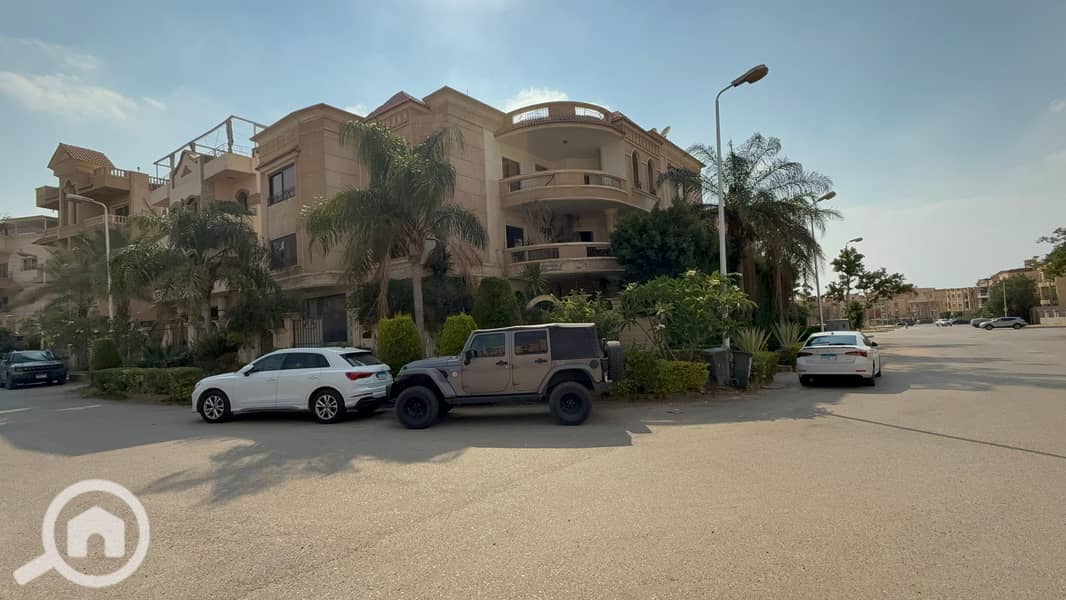 A finished villa for sale in South Academy built with a basement, ground floor, first floor, second floor, and roof. - Ansicht 2
