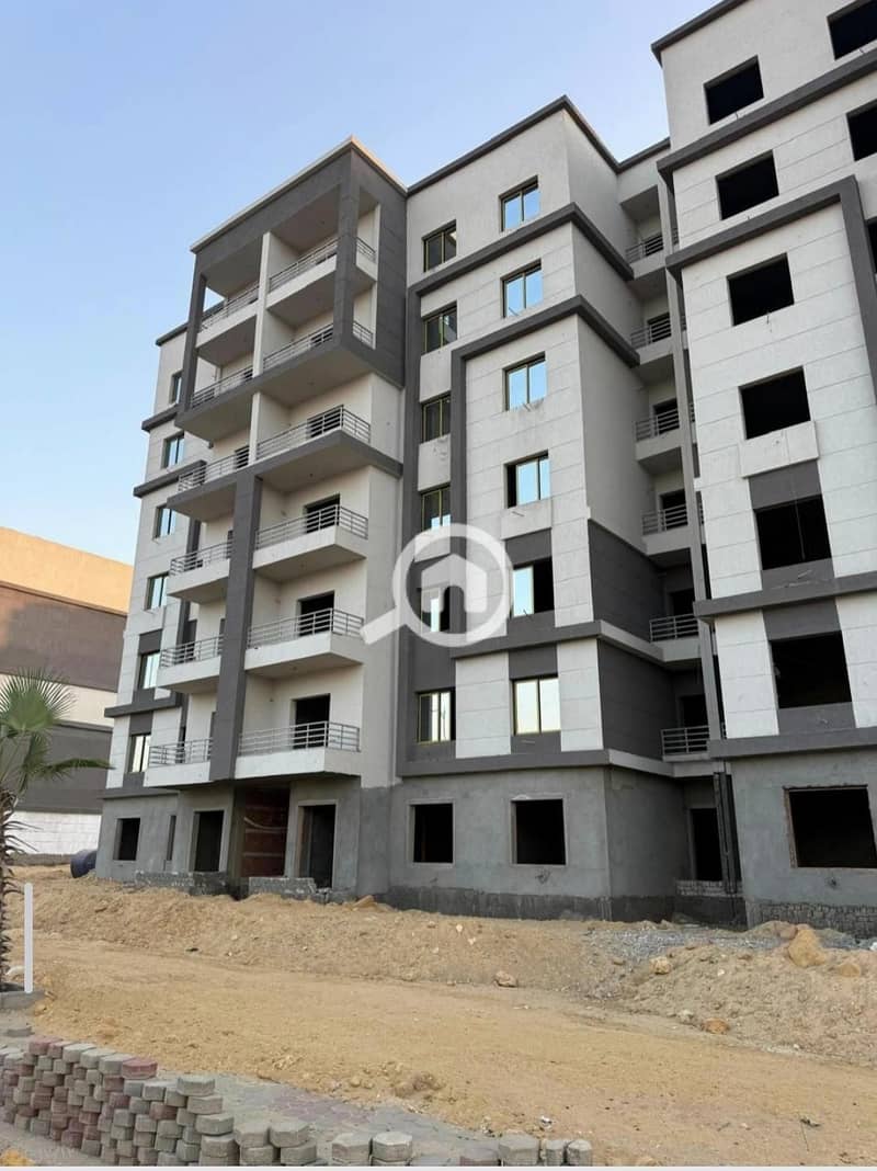 102sqm Ground Floor Apartment for Sale with 46 sqm Private Garden and 640,000 EGP Down Payment in Mayan Compound, El Sherouk, Near the British Univer - Widok 3