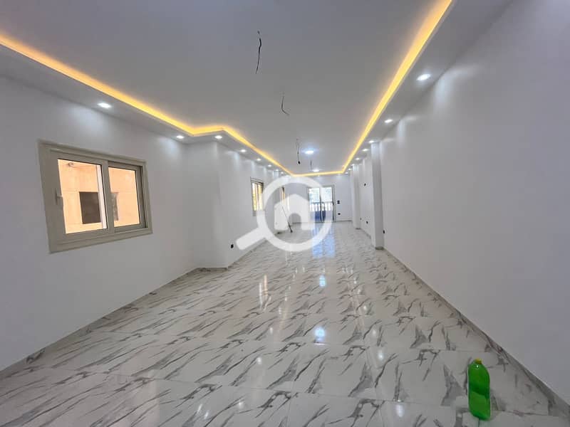 Apartment for rent in Lotus South, New Cairo, 220 meters, super luxury finishing, building facade, commercial mall, and mosque in a very prominent location. – pohled 4