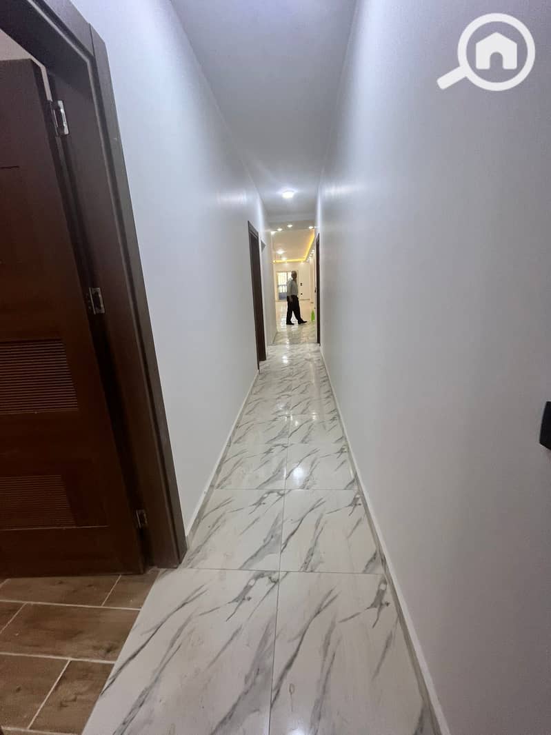 Apartment for rent in Lotus South, New Cairo, 220 meters, super luxury finishing, building facade, commercial mall, and mosque in a very prominent location. – pohled 5