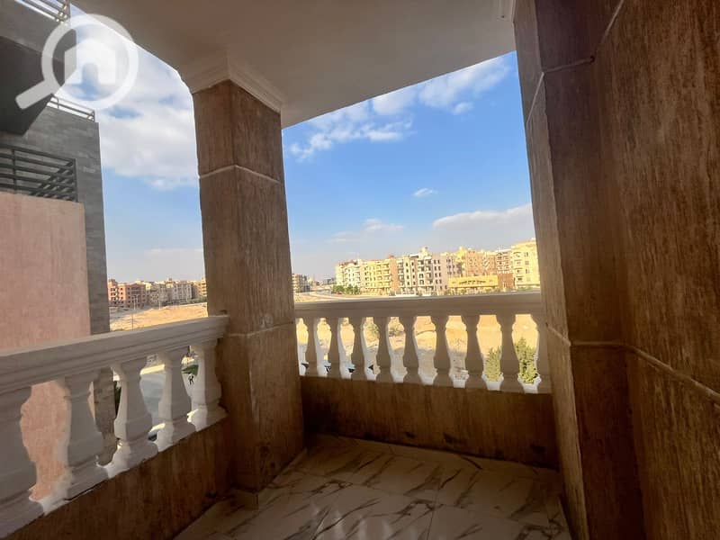 Apartment for rent in Lotus South, New Cairo, 220 meters, super luxury finishing, building facade, commercial mall, and mosque in a very prominent location. – pohled 6