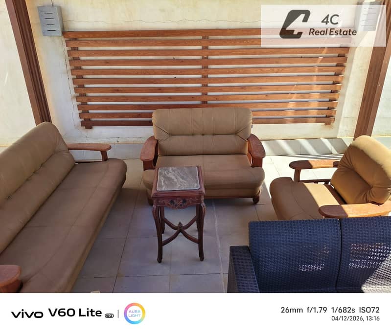 Priced below market value for a quick sale a fully furnished resale penthouse chalet including kitchen at Amwaj North Coast It features a sea view - Więcej