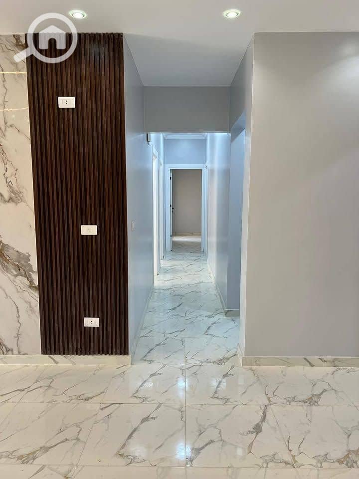 Ready-to-move apartment for sale in the heart of the New Capital || 3 bedrooms || Directly overlooking the Green River. - Widok 4