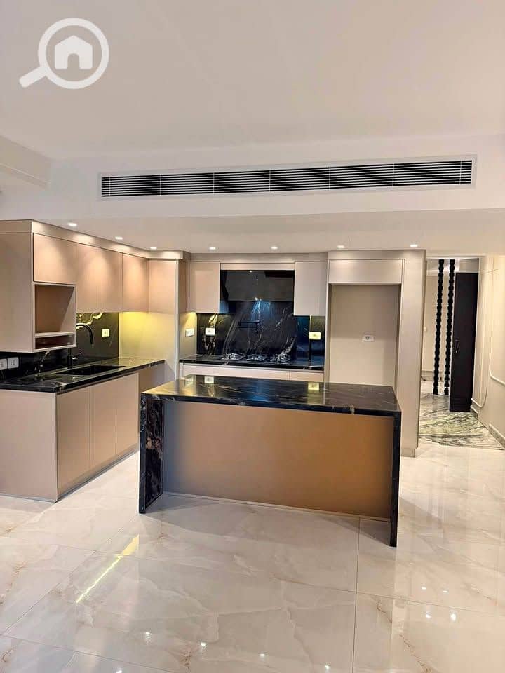 Ready-to-move apartment for sale in the heart of the New Capital || 3 bedrooms || Directly overlooking the Green River. – pohled 2