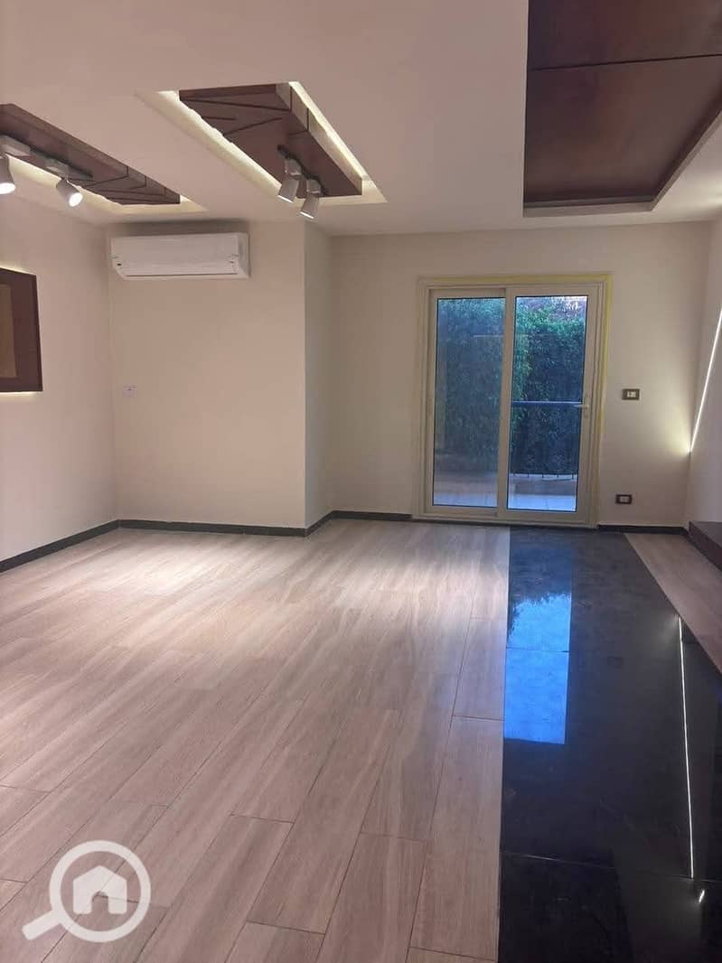 Apartment for sale with private garden 50m North facing super lux ready to move in with kitchen and AC’s Prime location near mosque and Avenue Mall - Widok 4