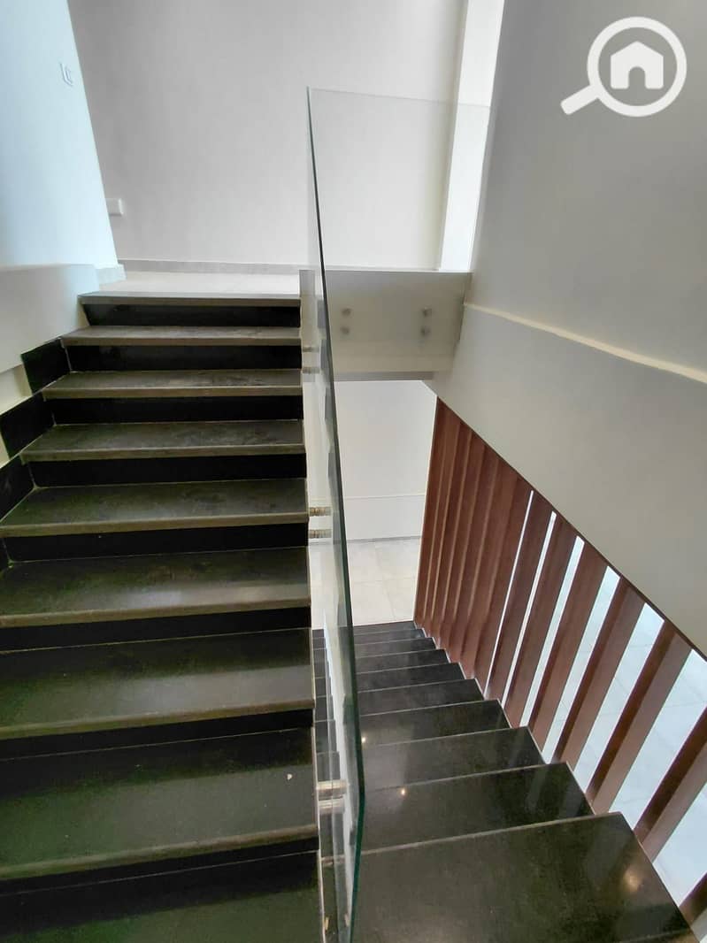 For rent: #__Green 3 penthouse with kitchen and air conditioning in the Green 3 compound, Sheikh Zayed. Very distinguished location, just minutes from Al-Mohar and Capital Business and Americana Plaza. 300 m buildings and 150 m head, located on the second and third floors; there is an elevator. Super luxury finishing. - Widok 5
