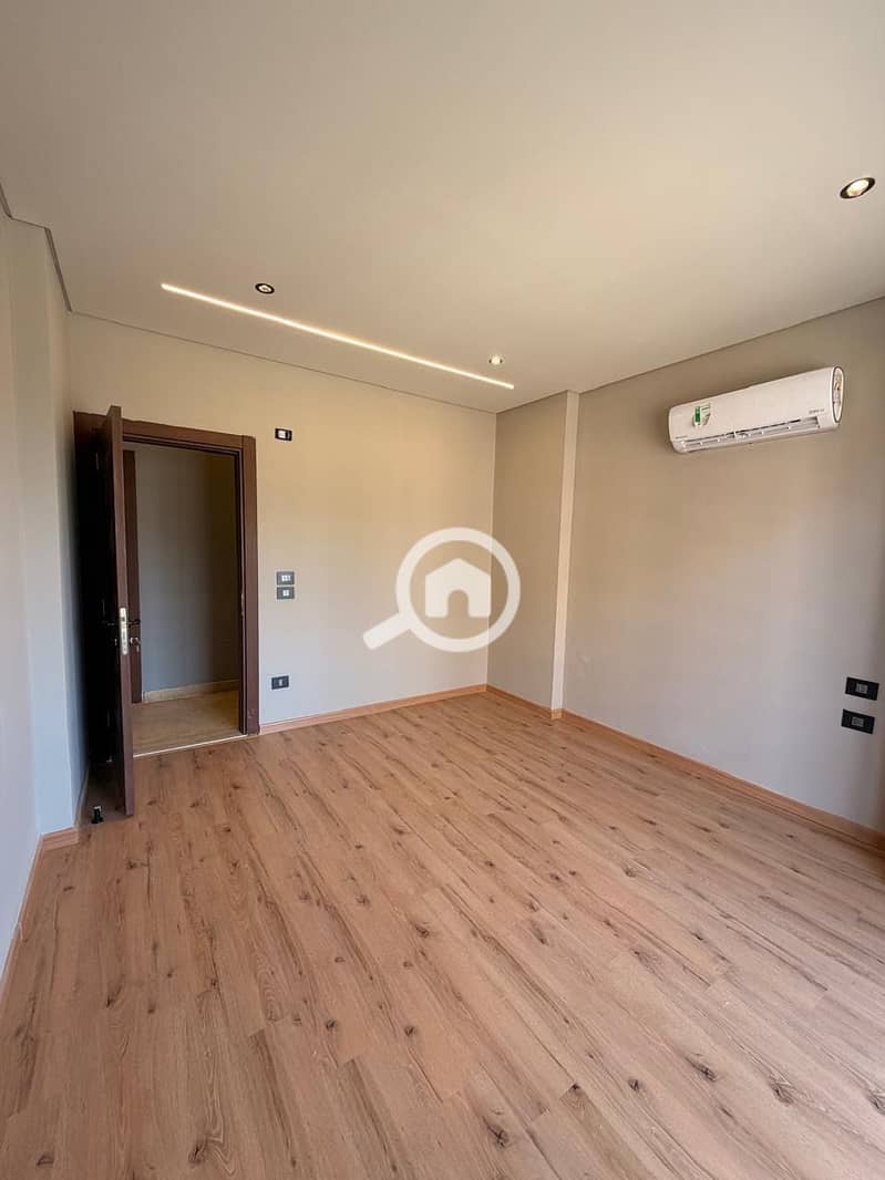 Apartment for Rent in El Patio Oro | North Facing | Clubhouse View – pohled 6