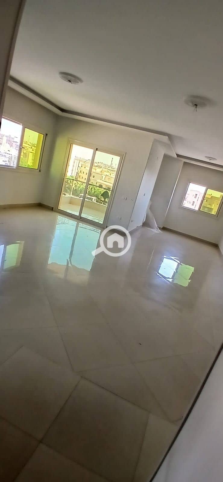 Super lux apartment for rent on the third and last floor with an elevator, suitable for residential or administrative use. - Vista 2