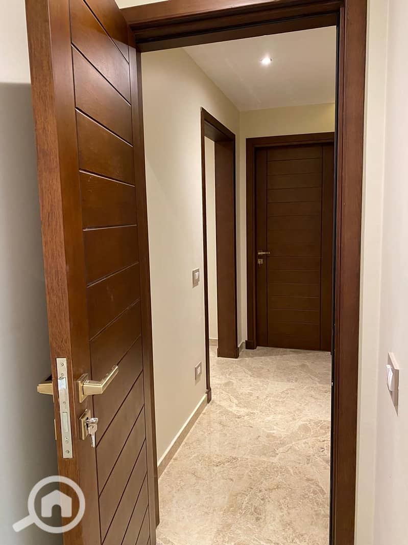 High-End Finishing Ground Floor Apartment With Private Garden For Rent İn Azad Compound -New Cairo - Widok 6
