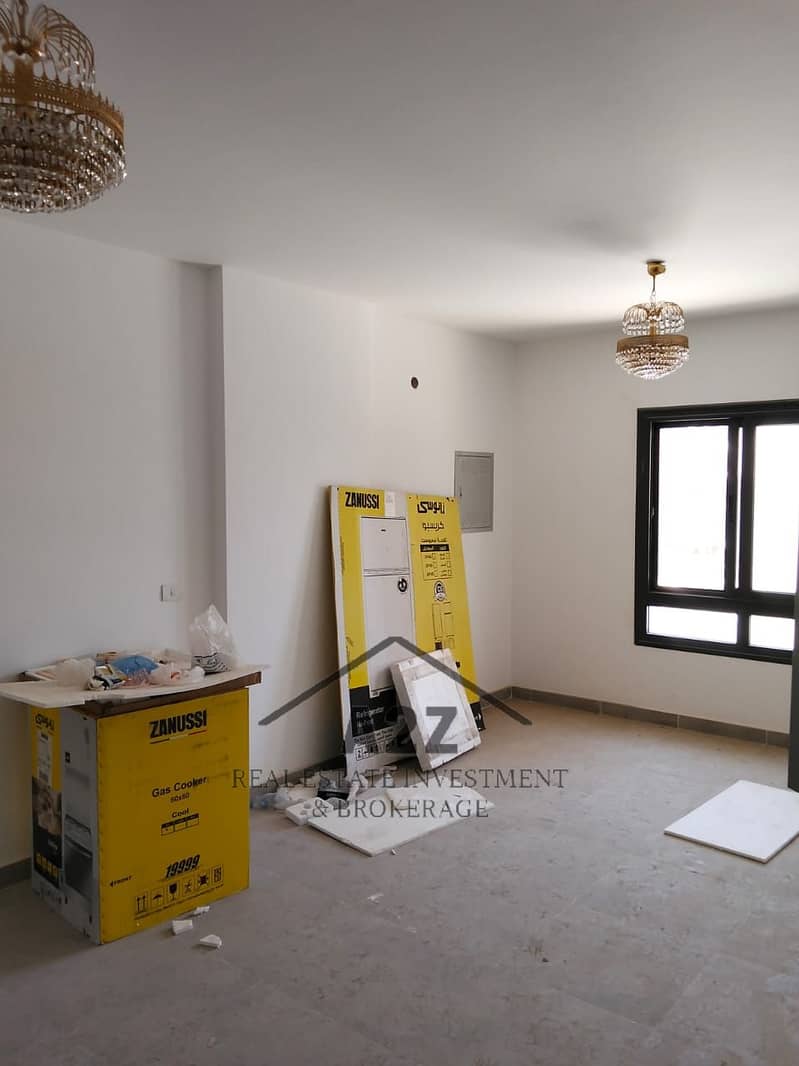 Apartment for rent in the compound of Selya, the administrative capital, with kitchen, heaters, and chandeliers, first residence, ready to move in. - Widok 2