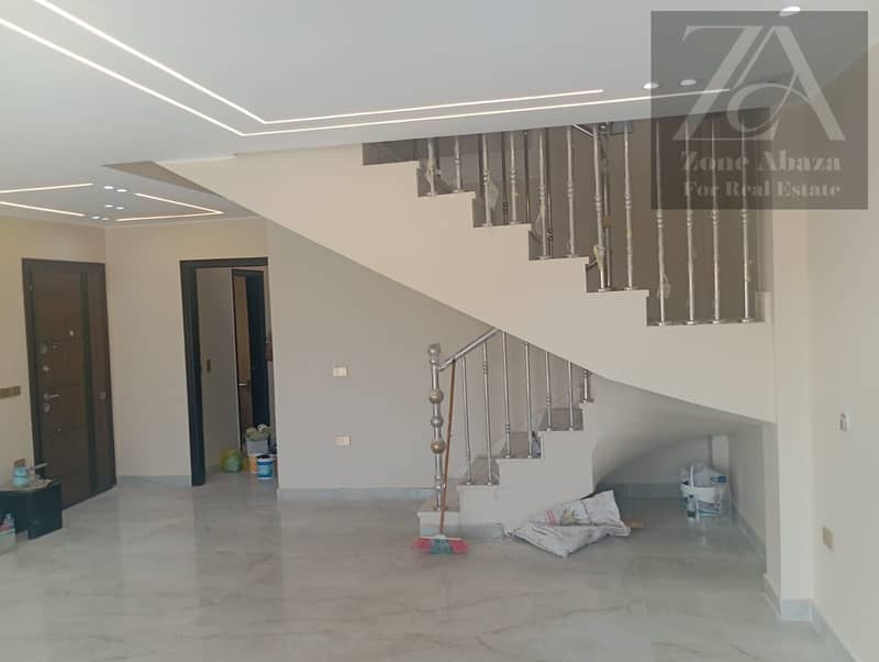 Penthouse for rent, first occupancy, Stone Residence Compound, Katameya, Cairo. 4 rooms with kitchen, dressing room, and shutters. - Widok 2