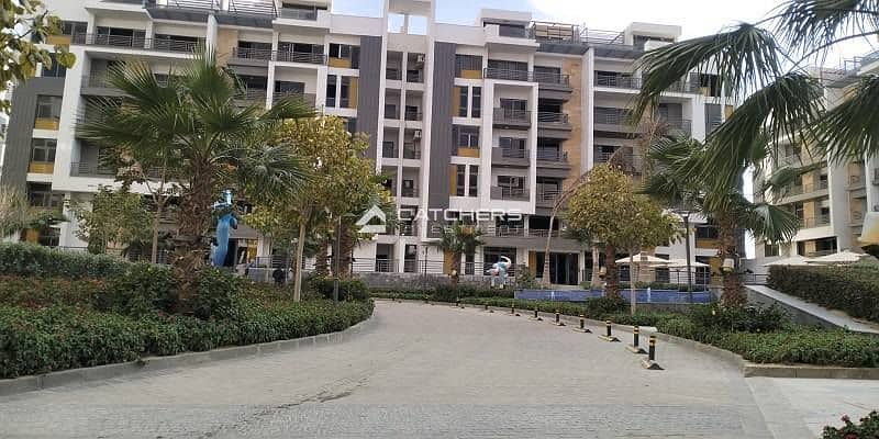 An apartment in a prime location in front of Hyde Park Compound, directly on South 90th Street, with a stunning view of the landscape at the American University in New Cairo. - Widok 5