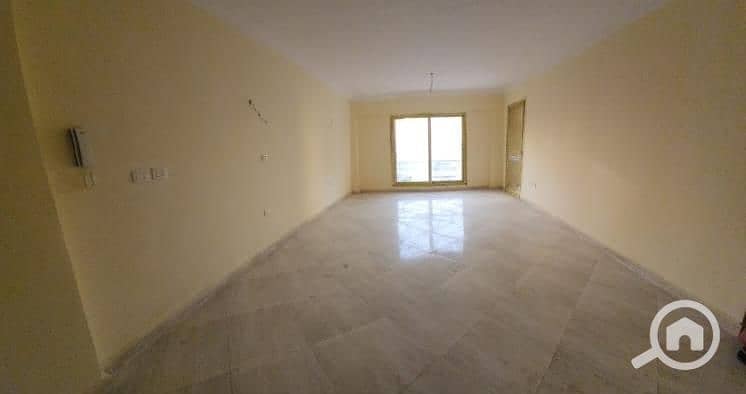 For rent, Dar Misr Al-Andalus, New Cairo, Zone 1 directly on the southern 90th Street and in front of the Hyde Park compound and minutes from the American University. Area: 130 m with an open view. - Ansicht 2