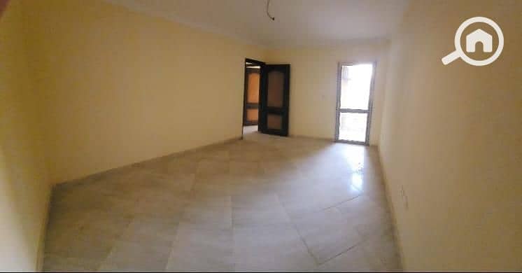 For rent, Dar Misr Al-Andalus, New Cairo, Zone 1 directly on the southern 90th Street and in front of the Hyde Park compound and minutes from the American University. Area: 130 m with an open view. - Ansicht 3