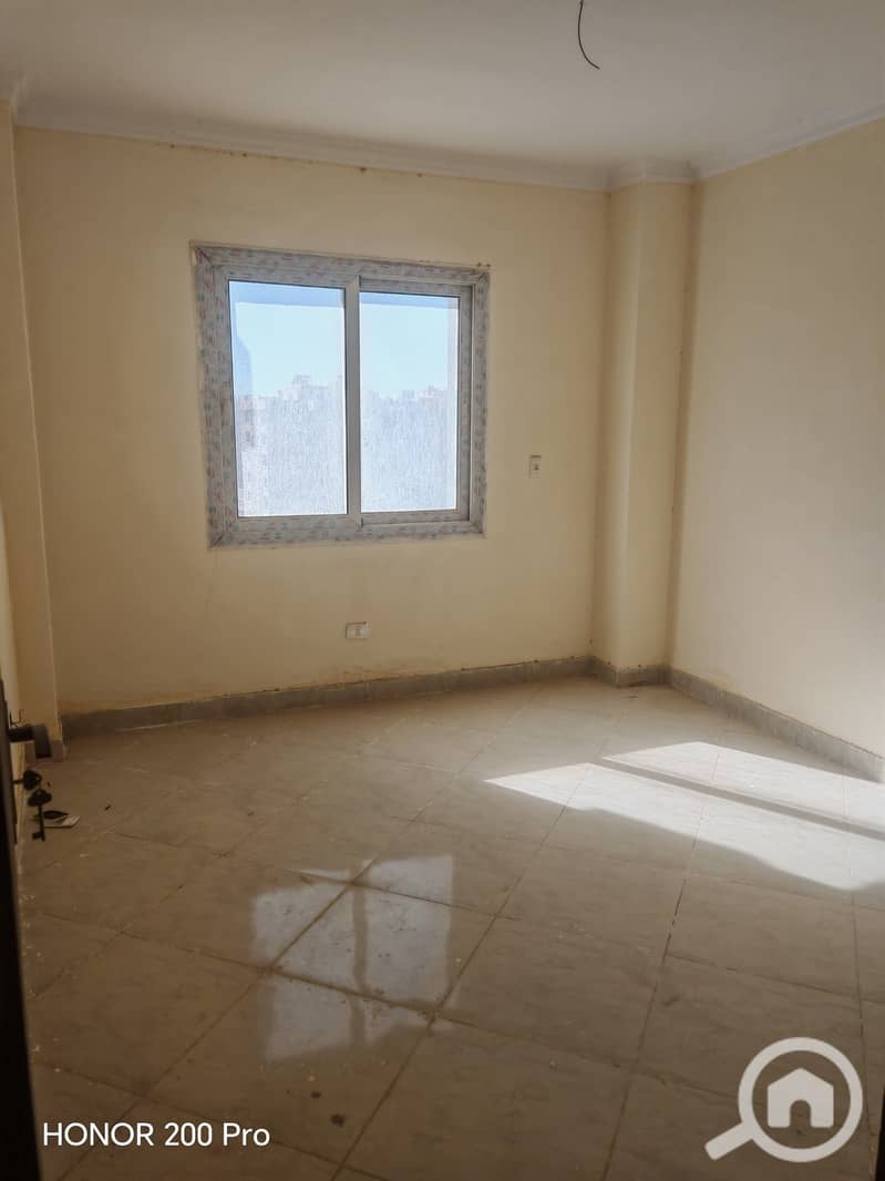 For rent, Dar Misr Al-Andalus, New Cairo, Zone 1 directly on the southern 90th Street and in front of the Hyde Park compound and minutes from the American University. Area: 130 m with an open view. - Ansicht 5