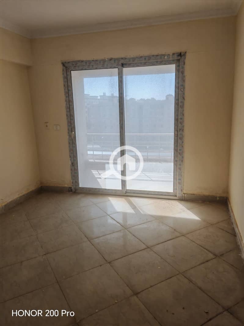 For rent, Dar Misr Al-Andalus, New Cairo, Zone 1 directly on the southern 90th Street and in front of the Hyde Park compound and minutes from the American University. Area: 130 m with an open view. - Ansicht 6