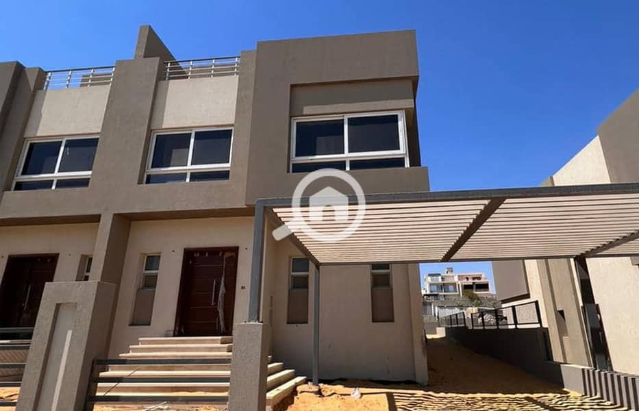 Townhouse next to Al Ahly Club. Premium Location, Ready to move - Aanzicht 2