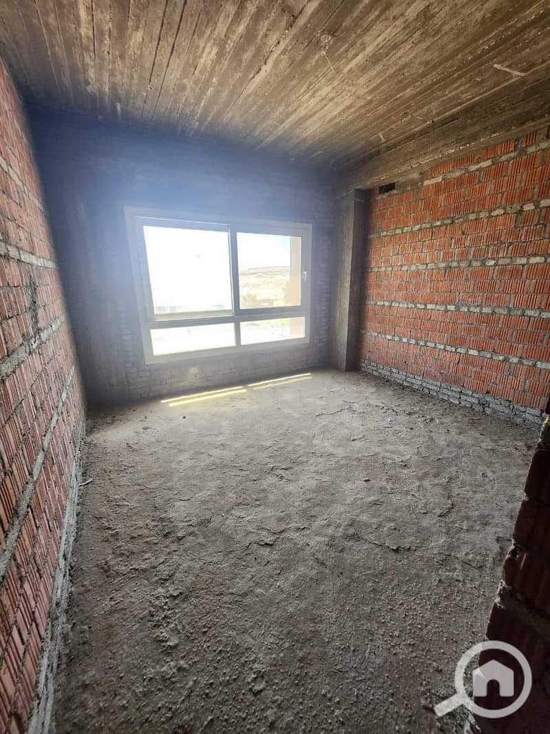 Townhouse next to Al Ahly Club. Premium Location, Ready to move - Meer