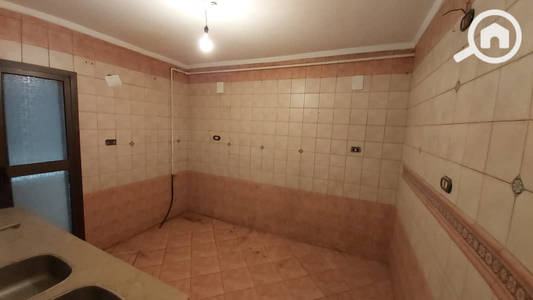 For quick sale in the eighth district, branches of Makram Ebeid, Hisham Labib Street. – další