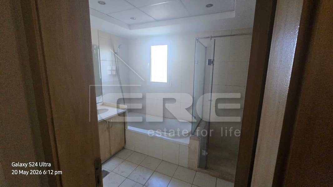 5-bedrooms villa with prime location – další