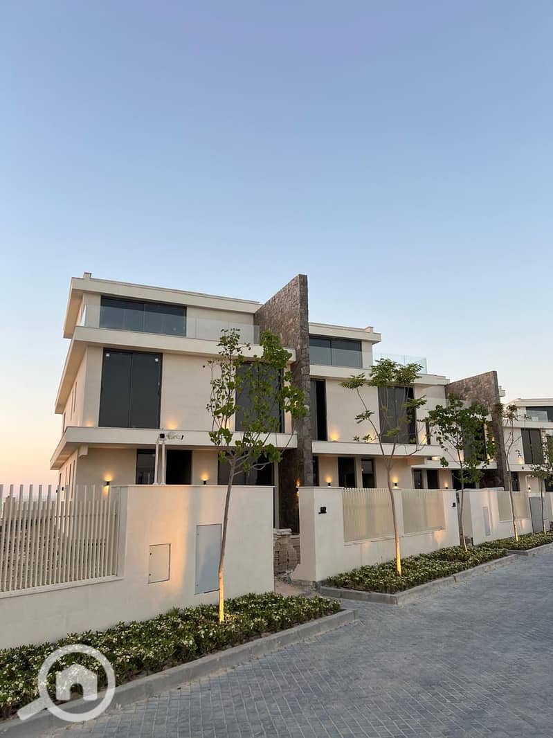 Ready First Row Sea View Townhouse - Fully Finished and Furnished - Mehr