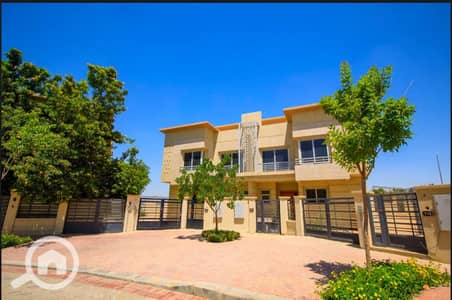 4 Bedroom Twin House for Sale in Sheikh Zayed, Giza - 471480058_122129657978403277_4353990120272762810_n. jpg 4 Bedroom Twin House for Sale in Sheikh Zayed, Giza - 471480058_122129657978403277_4353990120272762810_n. jpg