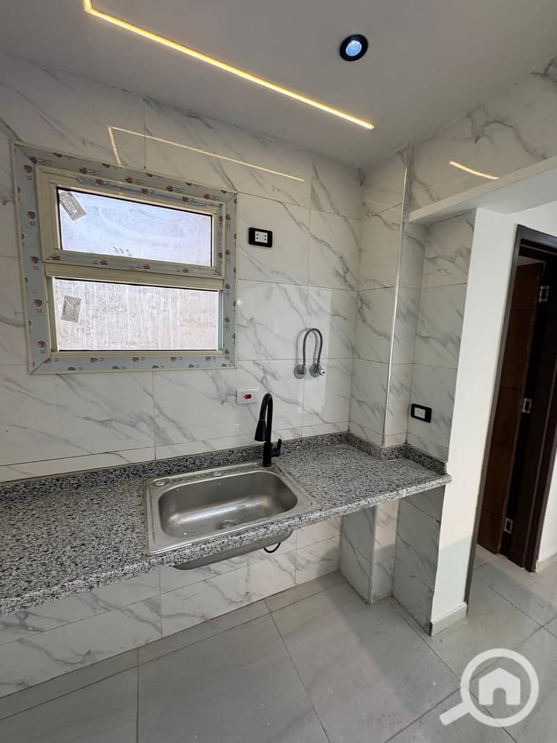 A unique seaside apartment for sale with a special design, delivered by the company with frames, doors, and plastering at a very competitive and special price. - Widok 3