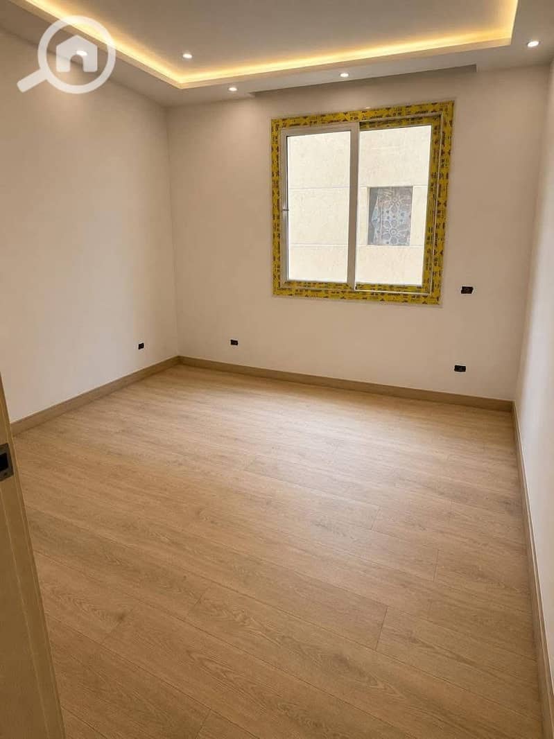 Apartment for sale at a very competitive price in South Academy, repeated floor, 210m with a large garden view. - Veduta 4