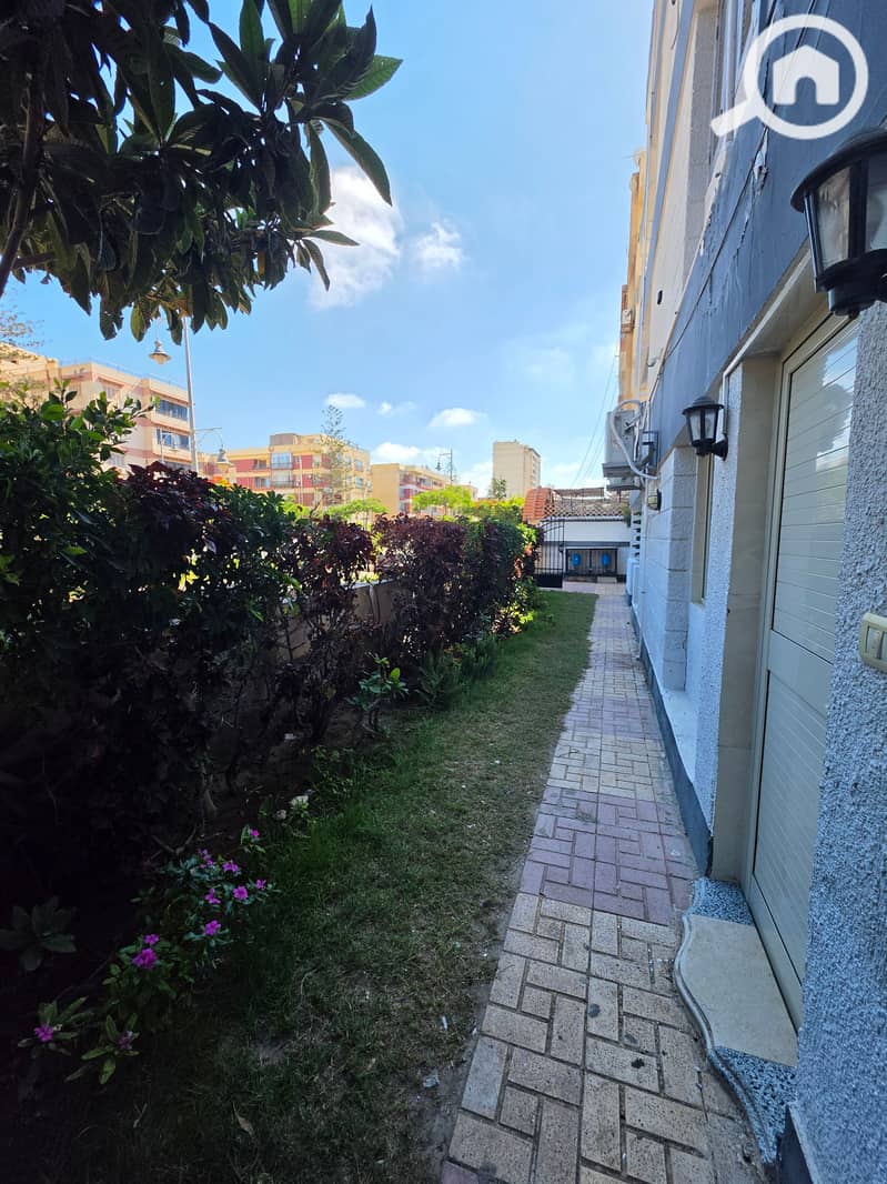 2 Bedroom private garden Fully Air-Conditioned Apartment | Maamoura Beach | Beach Access for 4 Included - Widok 4