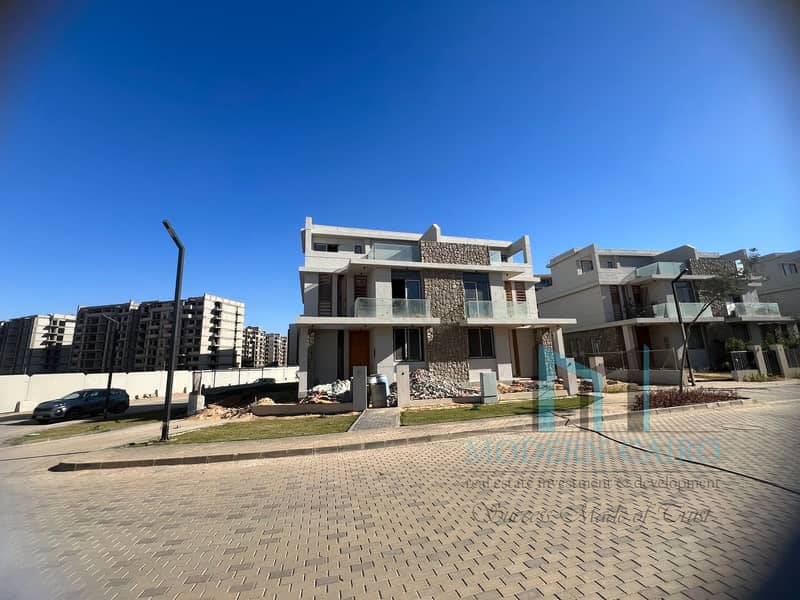 At the Price of an Apartment and Below Market Value – Ready to Move Twin Villa with a Prime View in the Finest Location at IL Bosco New Capital – pohled 3