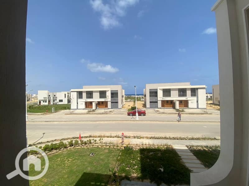 Chalet for rent in Gaia, North Coast, Ras El Hikma, first row, first row of chalets after villas, with a swimming pool and garden for daily rent. - Widok 4