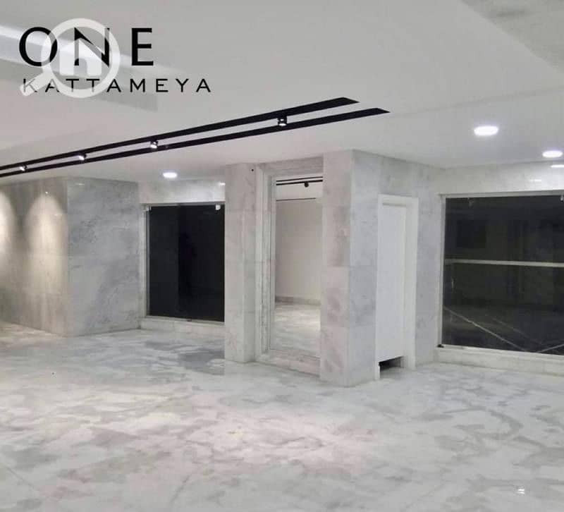120 m² apartment for sale in Compound One Katameya with a special front view and garage. – pohled 6