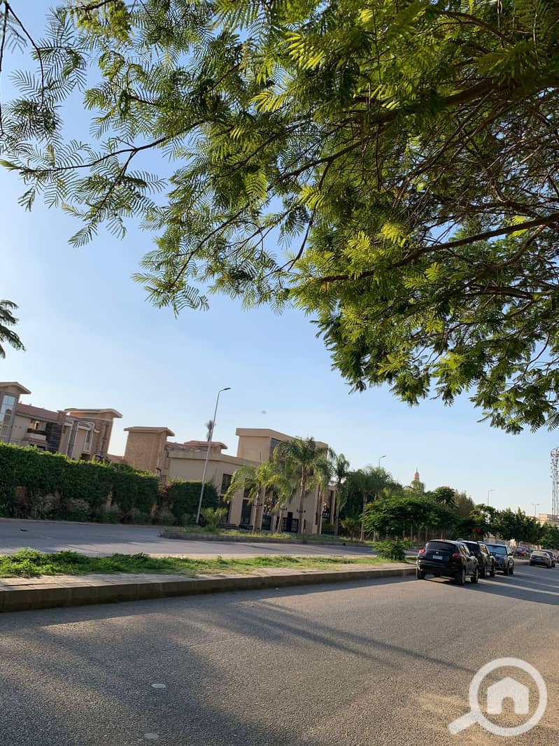 Apartment for sale on the first floor with a garden view, located in front of wetar way and the violet villas. - Widok 3