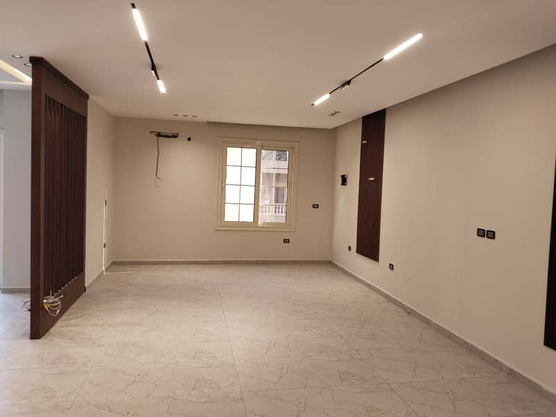 Zayed Heights Compound, Sheikh Zayed, First floor with elevator, 270 meters, super deluxe finishing, including kitchen - Więcej