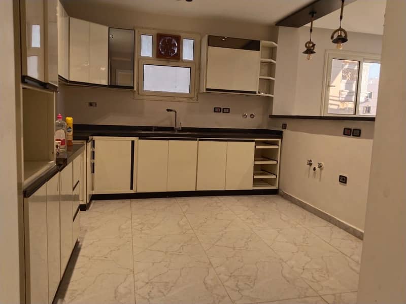 Zayed Heights Compound, Sheikh Zayed, First floor with elevator, 270 meters, super deluxe finishing, including kitchen - Widok 5
