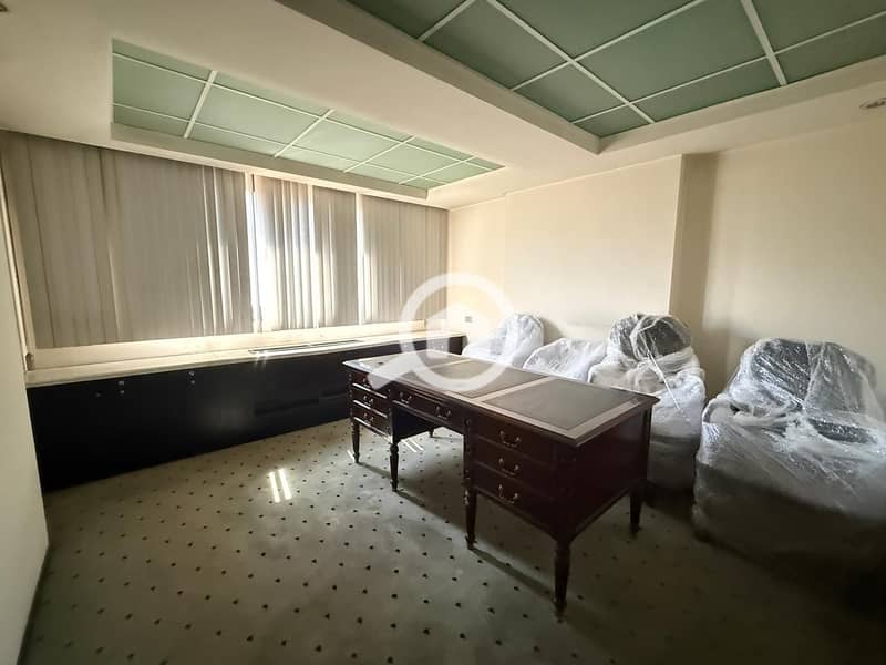 Distinctive commercial apartment for sale on the main road, featuring a premium location and finishing, at an attractive price for serious buyers. - Widok 3