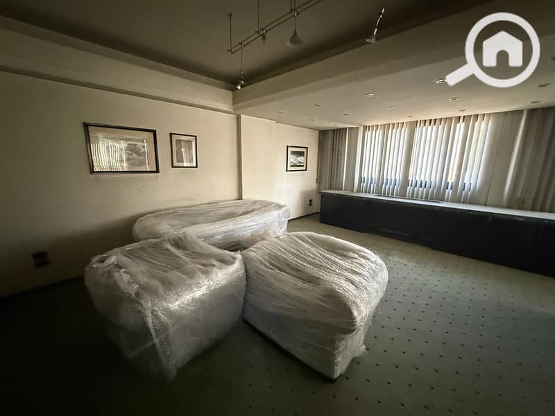 Distinctive commercial apartment for sale on the main road, featuring a premium location and finishing, at an attractive price for serious buyers. - Widok 4