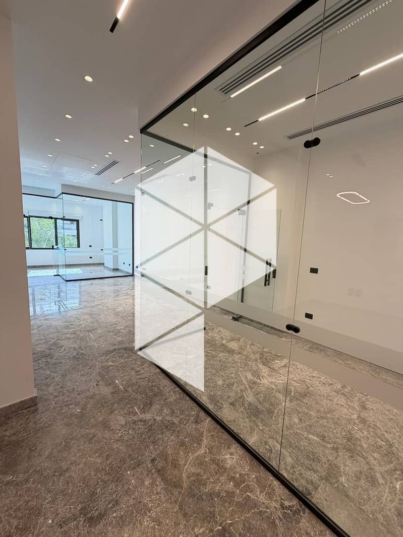 166 SQM Fully Finished Office Open Space - Więcej