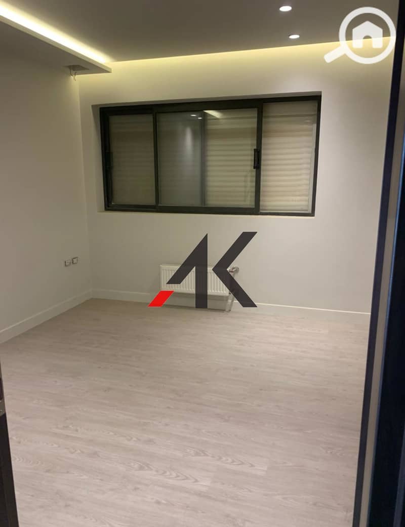 Finished Apartment For Sale in Lake View Residence - New Cairo - Widok 4