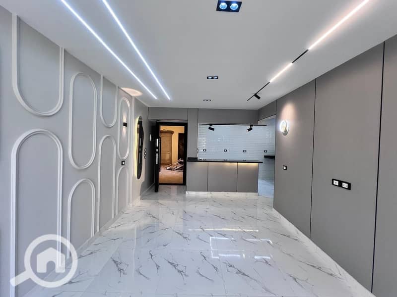 For sale, a stunning apartment on the second floor with a direct view and a corner location, offering an incredible view. - Widok 2