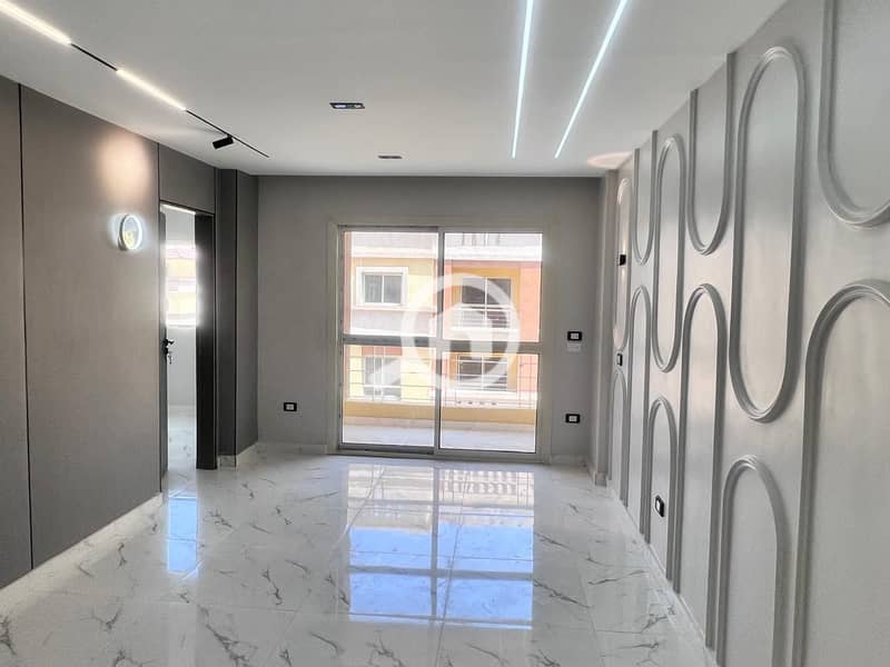 For sale, a stunning apartment on the second floor with a direct view and a corner location, offering an incredible view. - Widok 4