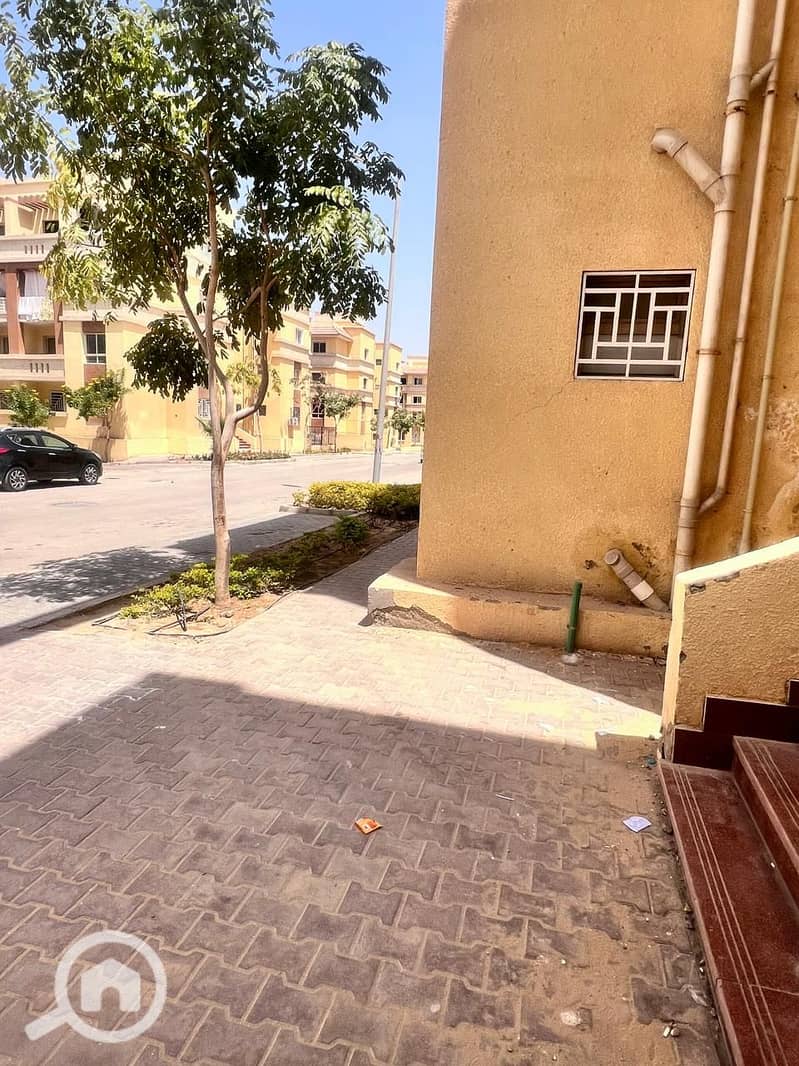 For sale, a stunning apartment on the second floor with a direct view and a corner location, offering an incredible view. - Więcej